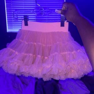 Hello just wanna sell my daughter old clothes she haven’t wear 561-615-7616